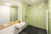 _7XL0009 - Moder­ne, licht­durch­flu­te­te 2‑Zi.-Wohnung mit EBK