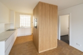 _7XL9960 - Moder­ne, licht­durch­flu­te­te 2‑Zi.-Wohnung mit EBK