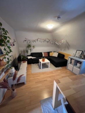 ::..Schö­nes WG-Zim­mer in Wein­gar­ten in guter Lage..::, 88250 Weingarten , Württ, Dachgeschosswohnung