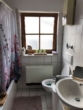 Badezimmer - 2‑Zim­mer-Woh­nung mit Küche, Bal­kon, Kel­ler und Stell­platz in Ober­zell zu vermieten!