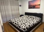 Schlafzimmer - Moder­ne 3‑Zimmer Woh­nung mit Bal­kon im Dichterviertel