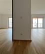 Schlaf- und Wohnzimmer - Moder­ne, groß­zü­gi­ge 2- Zim­mer Woh­nung in Aubing mit Ein­bau­kü­che und Balkon