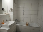 Bad_I - Neu­wer­ti­ge 3‑Zimmerwohnung mit gemüt­li­cher Log­gia in Riem