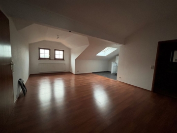 **schö­ne 2‑Zimmer Woh­nung mit Küche und TG-Stell­platz in Vogt zu vermieten!**, 88267 Vogt, Wohnung