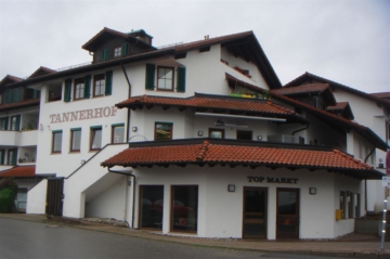 **schö­ne 2‑Zimmer Woh­nung mit Küche und TG-Stell­platz in Vogt zu vermieten!**, 88267 Vogt, Wohnung