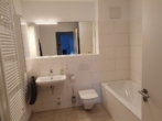 Badezimmer (2) - Zen­tra­le 3,5 Zim­mer Woh­nung mit Bal­kon im Dich­ter­vier­tel&nbsp;Ulm