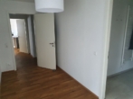 Durchgangszimmer (1) - Zen­tra­le 3,5 Zim­mer Woh­nung mit Bal­kon im Dich­ter­vier­tel&nbsp;Ulm