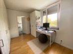 Schlafzimmer - Moder­ne 4‑Zimmer Woh­nung mit fan­tas­ti­schem Ausblick