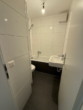 Badezimmer - Schö­ne, moder­ni­sier­te 2‑Zim­mer-Woh­nung in München-Solln