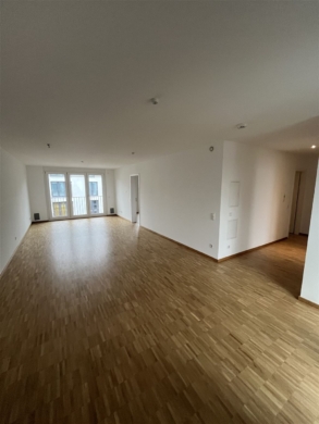 Ab Sofort ver­füg­bar — Frisch reno­vier­te 3‑Zimmer mit Bal­kon in den Don­ners­ber­ger Höfen!!!, 80339 München, Etagenwohnung