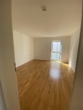 Bild - Hel­le 3.Zi.EG Whg, inkl.EBK,Gäste WC, Ter­ras­se, Abstell­raum, 1xTG-Stellplatz