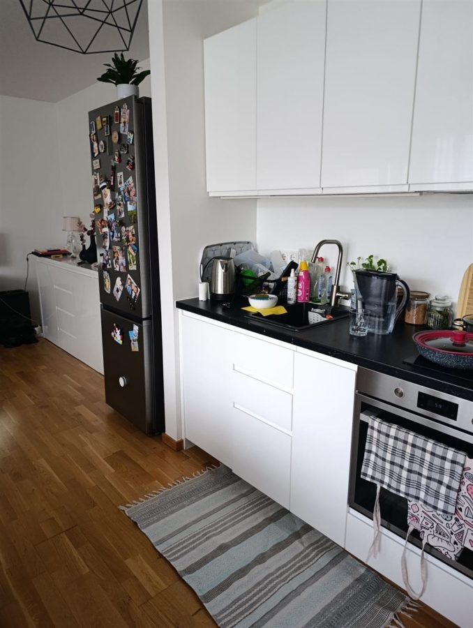 Schö­ne 2‑Zi.-Whg. mit gro­ßem Bal­kon nah an den Rie­m­ar­ca­den u. direk­ter Anbin­dung zu U2 inkl. Stell­platz Küche soll abge­löst werden - Foto 4