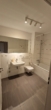 Badezimmer_3 - Schö­ne 2‑Zi.-Whg. mit gro­ßem Bal­kon nah an den Rie­m­ar­ca­den u. direk­ter Anbin­dung zu U2