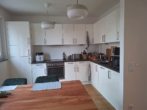 Küche - Moder­ne 2‑Zimmer Woh­nung mit Ein­bau­kü­che und Balkon