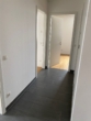 Flur_II - Moder­ne 3‑Zimmer Woh­nung mit Ein­bau­kü­che und Balkon