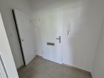 Eingang_V - Groß­zü­gi­ge 1‑Zimmer Woh­nung mit Bal­kon — Erst­be­zug nach Sanierung