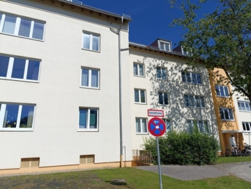 Wun­der­schö­ne 4‑Zimmer Woh­nung in ruhi­ger Wohn­ge­gend mit Balkon, 81549 München, Erdgeschosswohnung