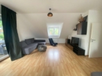 Wohnzimmer - Groß­zü­gi­ge , hel­le 3‑Zim­mer-Woh­nung mit Balkon