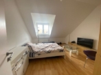 Zimmer 2.2 - Groß­zü­gi­ge , hel­le 3‑Zim­mer-Woh­nung mit Balkon