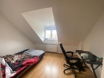 Zimmer 1 - Groß­zü­gi­ge , hel­le 3‑Zim­mer-Woh­nung mit Balkon