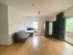 Wohnzimmer - Groß­zü­gi­ge , hel­le 3‑Zim­mer-Woh­nung mit Balkon