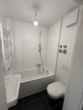 Badezimmer - Schö­ne, moder­ni­sier­te 1‑Zim­mer-Woh­nung in München-Solln