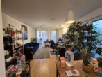 Wohnraum_I - Moder­ne 2‑Zimmer Woh­nung mit Ein­bau­kü­che und Balkon