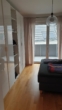 Schlafzimmer mit Balkon - Hel­le Woh­nung in guter Lage