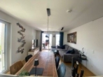 Wohnzimmer - Moder­ne 3‑Zimmer Woh­nung mit Einbauküche