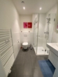 Kleines Badezimmer - Moder­ne 3‑Zimmer Woh­nung mit Einbauküche