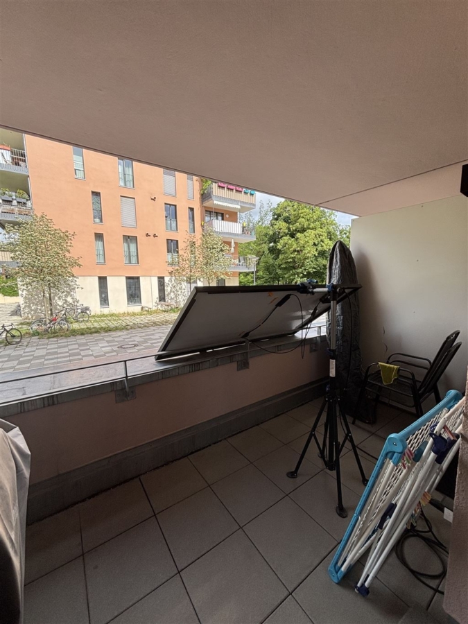 Moder­ne 2‑Zimmer Woh­nung mit Ein­bau­kü­che, Log­gia und Terrasse - Photo 2