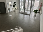 Vordereingang - Büro­flä­chen zu vermieten